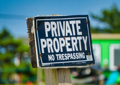 La vivienda y el derecho de propiedad: financiarización, turistificación y comunidades locales
