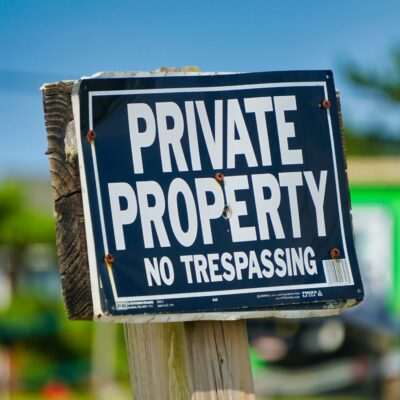 La vivienda y el derecho de propiedad: financiarización, turistificación y comunidades locales